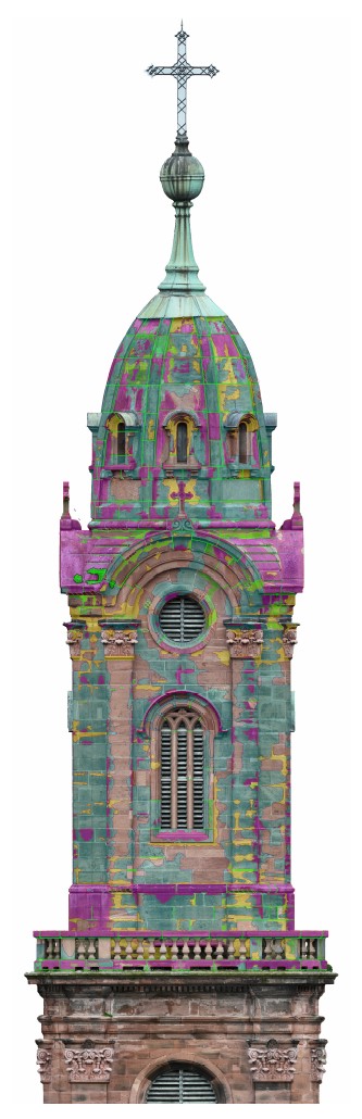 oberer Teil des Kirchturms Jesuitenkirche Heidelberg, auf der Spitze ein Kreuz, die beschädigen Stellen sind auf dem Foto bunt eingefärbt in pinkg, grün und gelb